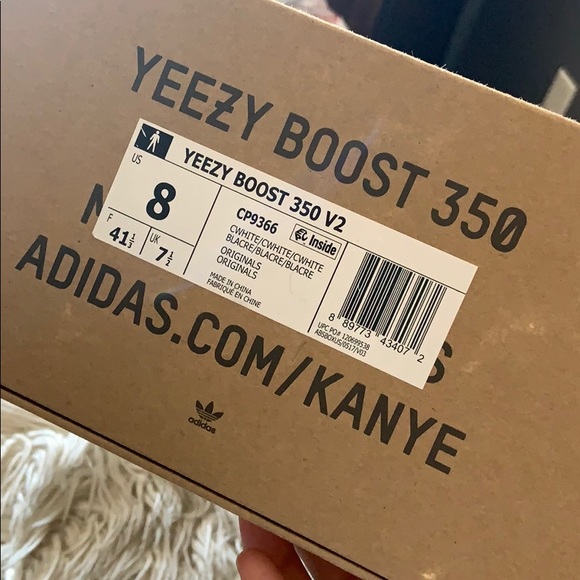 Auth  adidas yeezy boost 350 v2 triple white 8.5 - Picture 7 of 7